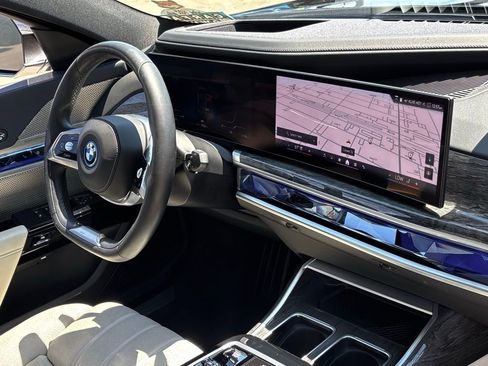 Used 2024 BMW i7 xDrive60 image 28