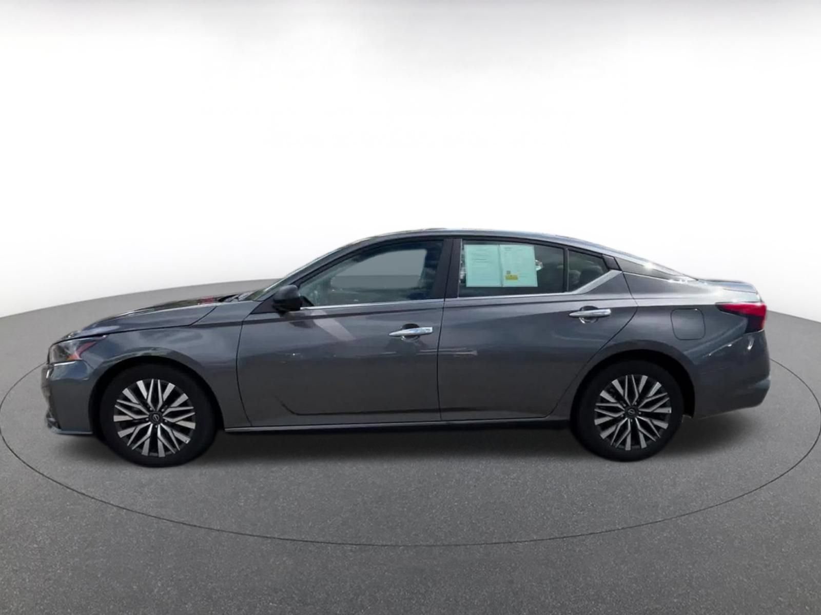 Used 2025 Nissan Altima 2.5 SV FWD image 8