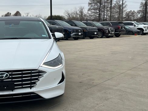 Certified 2023 Hyundai Sonata Limited w/ Cargo Package image 3