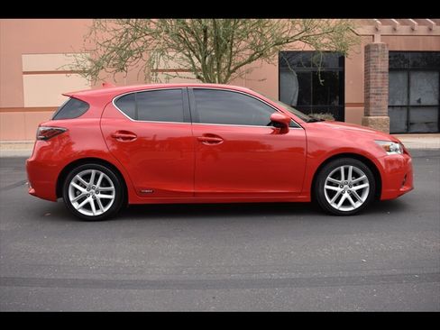 Used 2014 Lexus CT 200h image 1