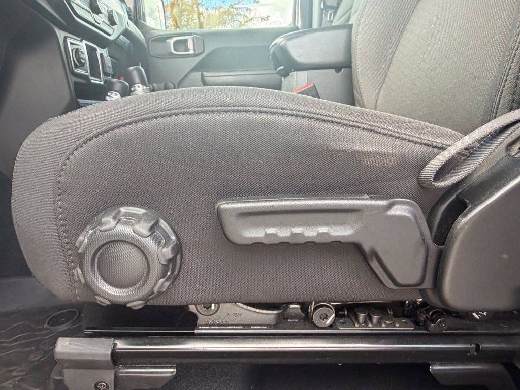 Used 2022 Jeep Wrangler Sport AWD/4WD image 39