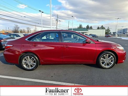 Used 2017 Toyota Camry SE image 7