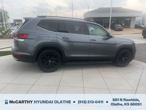 Used 2024 Volkswagen Atlas SE w/ Panoramic Sunroof Package AWD/4WD image 12