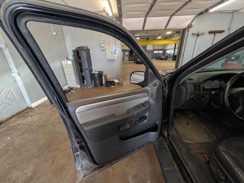 Used 2004 Mercury Mountaineer Convenience AWD/4WD image 22