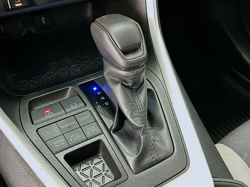 Used 2022 Toyota RAV4 XLE image 25