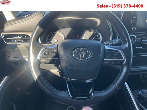 Certified 2021 Toyota Highlander Limited AWD/4WD image 19