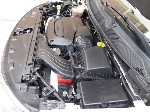 Used 2020 Chrysler Pacifica Touring-L FWD image 33