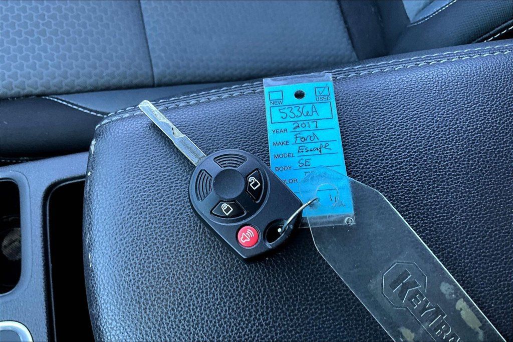 Used 2017 Ford Escape SE w/ Equipment Group 201A AWD/4WD image 36