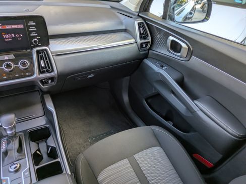 Used 2023 Kia Sorento LX image 13