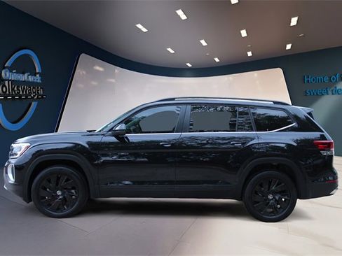 Certified 2025 Volkswagen Atlas SE image 8