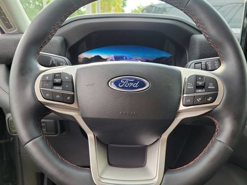 Used 2025 Ford Explorer Active RWD image 17