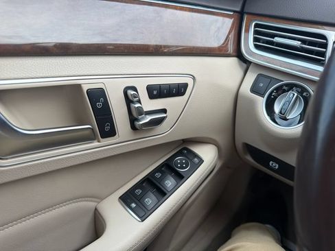 Used 2014 Mercedes-Benz E 350 4MATIC Sedan image 26