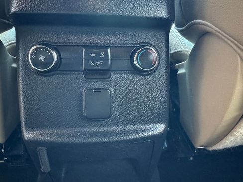 Used 2016 Ford Explorer XLT w/ Equipment Group 202A FWD image 20