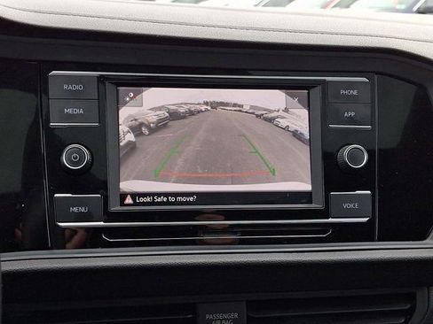 Used 2023 Volkswagen Jetta SE w/ Panoramic Sunroof Package image 23