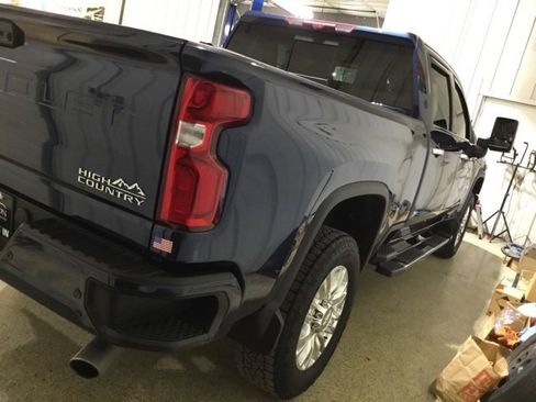 Used 2022 Chevrolet Silverado 2500 High Country w/ Technology Package image 7