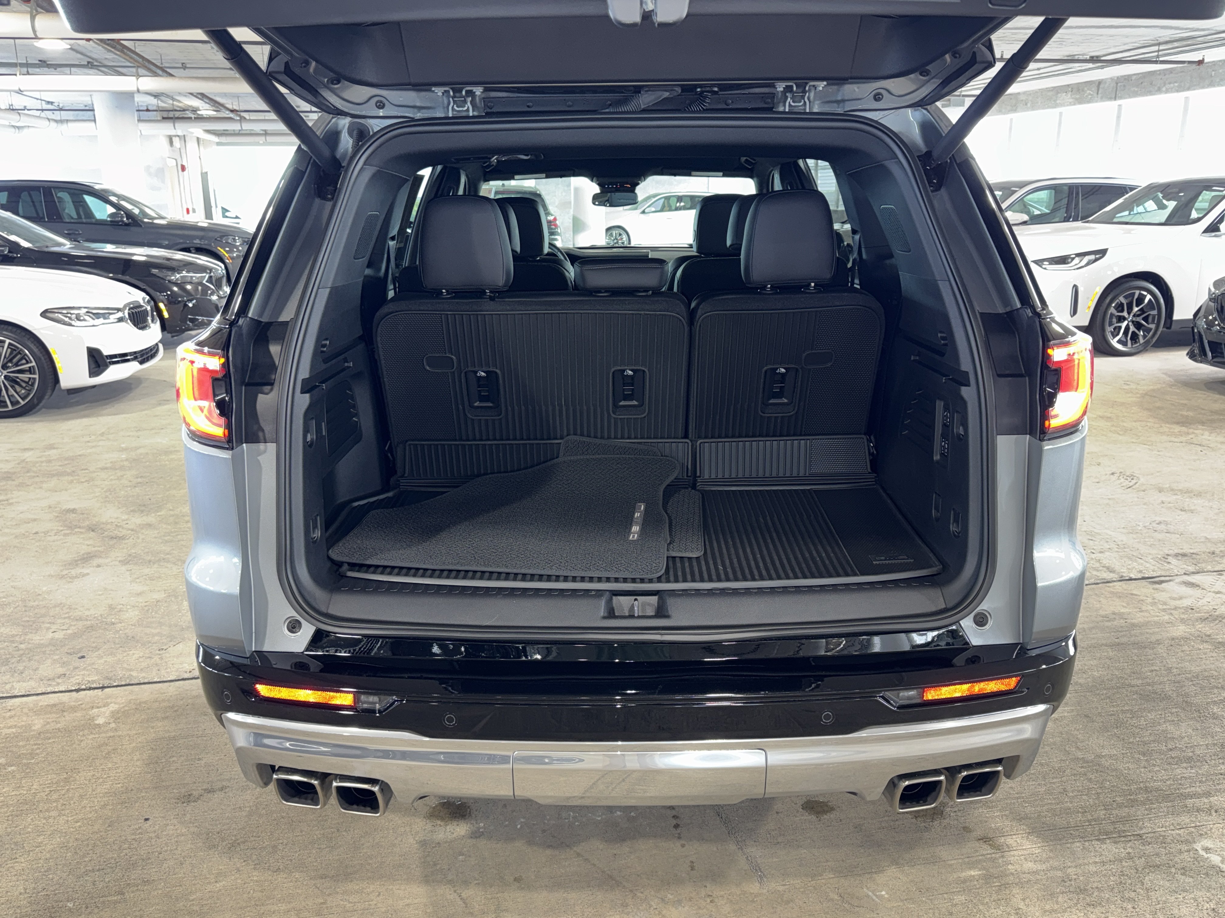 Used 2025 GMC Acadia Denali FWD image 14