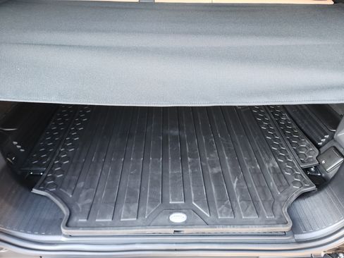 New 2026 Land Rover Defender 110 X-Dynamic SE image 33