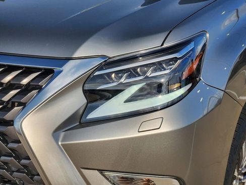 Used 2023 Lexus GX 460 Luxury w/ Accessory Package AWD/4WD image 9