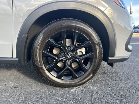 Certified 2025 Honda HR-V Sport image 33