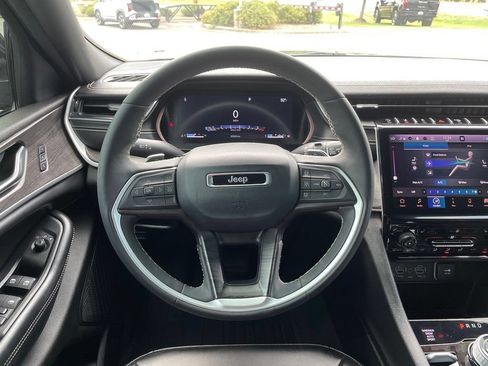 Used 2024 Jeep Grand Cherokee L Limited w/ Black Appearance Package AWD/4WD image 14