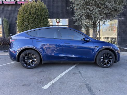 Used 2022 Tesla Model Y Long Range image 20