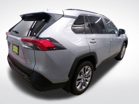 Used 2019 Toyota RAV4 XLE Premium w/ Cold Weather Package AWD/4WD image 7