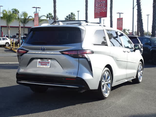Used 2024 Toyota Sienna Platinum FWD image 12