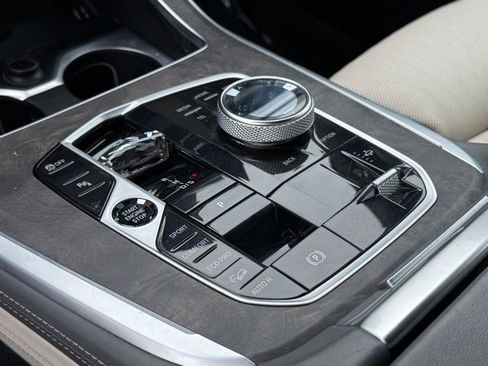 Certified 2023 BMW X7 M60i w/ Executive Package image 28