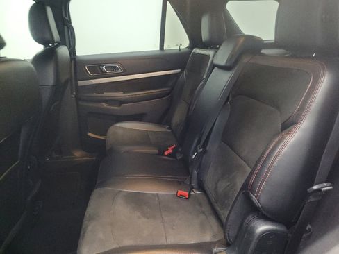 Used 2019 Ford Explorer XLT w/ Equipment Group 202A FWD image 18