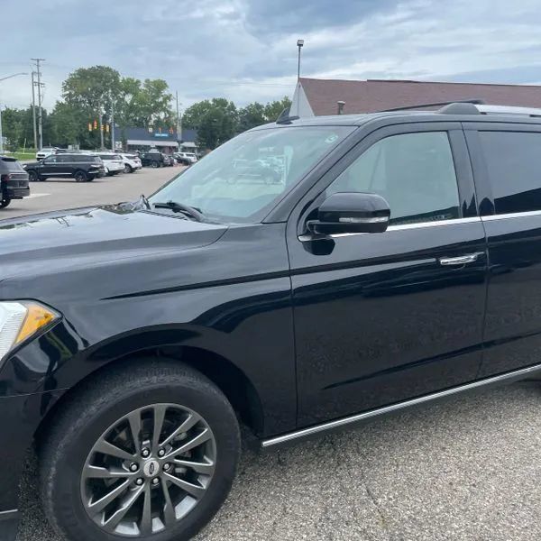 Used 2020 Ford Expedition Limited AWD/4WD image 2