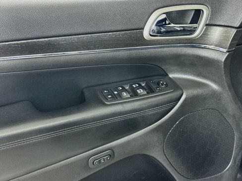 Used 2018 Jeep Grand Cherokee Limited w/ Luxury Group II AWD/4WD image 18