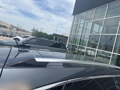 Used 2011 Cadillac SRX Luxury image 7