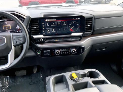 Used 2025 GMC Sierra 1500 SLT image 6