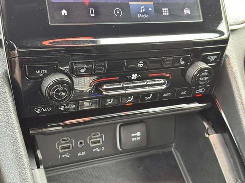 Certified 2023 Jeep Grand Cherokee Altitude AWD/4WD image 15