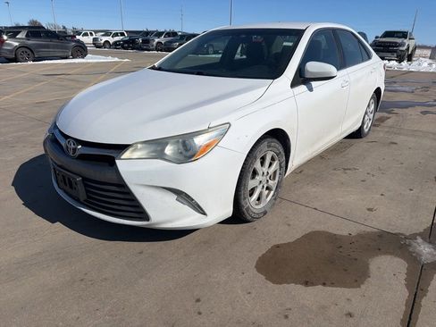 Used 2015 Toyota Camry LE image 7