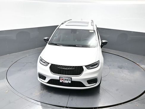 New 2026 Chrysler Pacifica Limited w/ S Appearance Package image 46