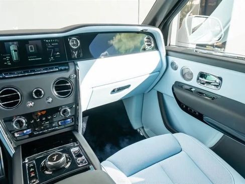 Used 2026 Rolls-Royce Cullinan image 32