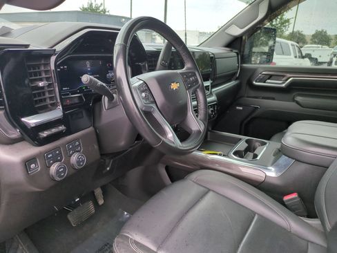Used 2024 Chevrolet Silverado 2500 LTZ w/ LTZ Convenience Package AWD/4WD image 17