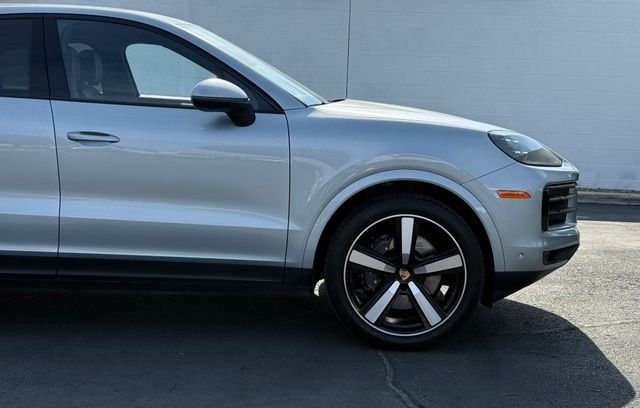 Used 2025 Porsche Cayenne Coupe AWD/4WD image 9