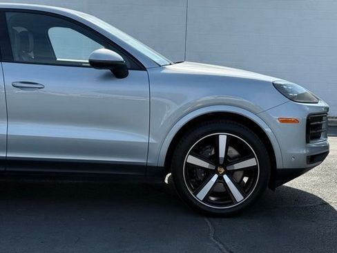 Used 2025 Porsche Cayenne Coupe AWD/4WD image 9