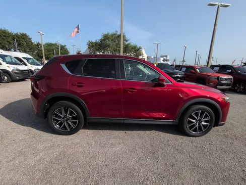 Used 2018 MAZDA CX-5 Touring w/ Preferred Equipment Package FWD image 4