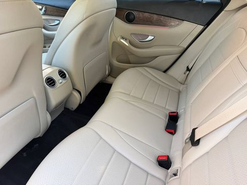 Used 2022 Mercedes-Benz GLC 300 4MATIC w/ Premium Package Lite image 16