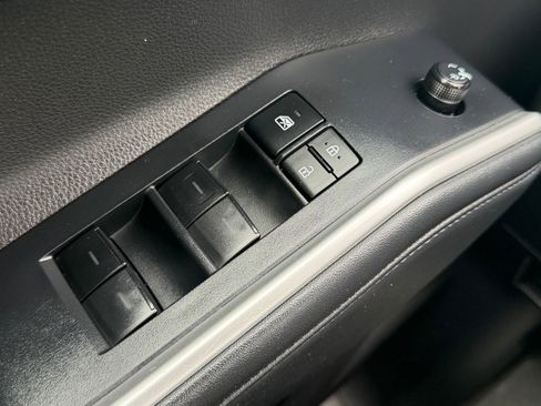 Used 2025 Toyota Highlander LE image 25