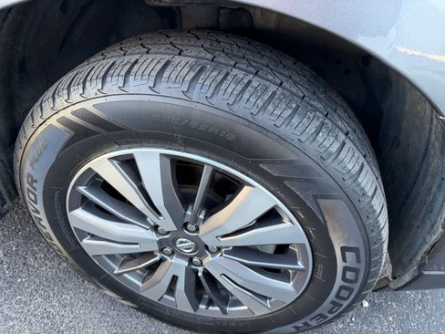 Used 2019 Nissan Pathfinder SL image 13