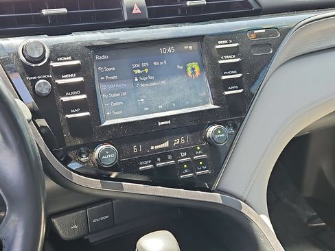 Used 2020 Toyota Camry SE FWD image 18