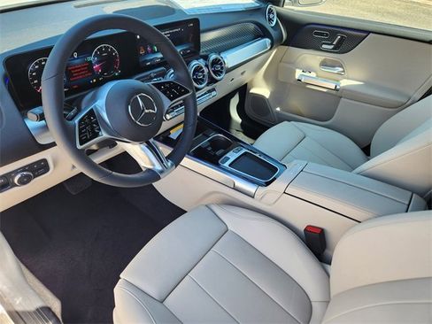 Certified 2025 Mercedes-Benz GLB 250 4MATIC image 8