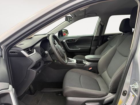 Used 2022 Toyota RAV4 LE FWD image 9