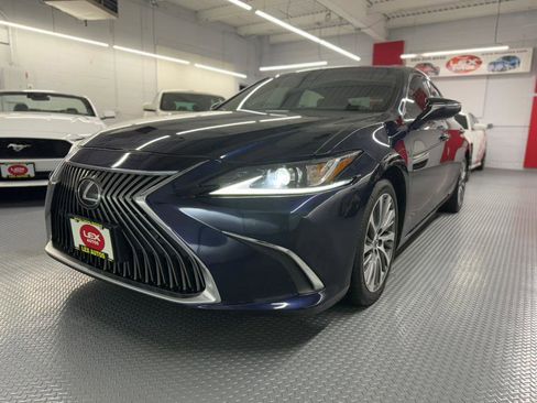 Used 2019 Lexus ES 350 image 2