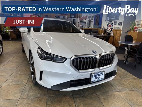 Used 2024 BMW i5 eDrive40i w/ Premium Package image 3