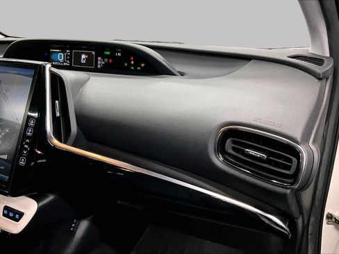 Used 2018 Toyota Prius Prime Advanced FWD image 18